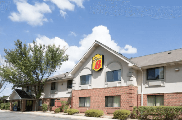 Super 8 Motel 768x509
