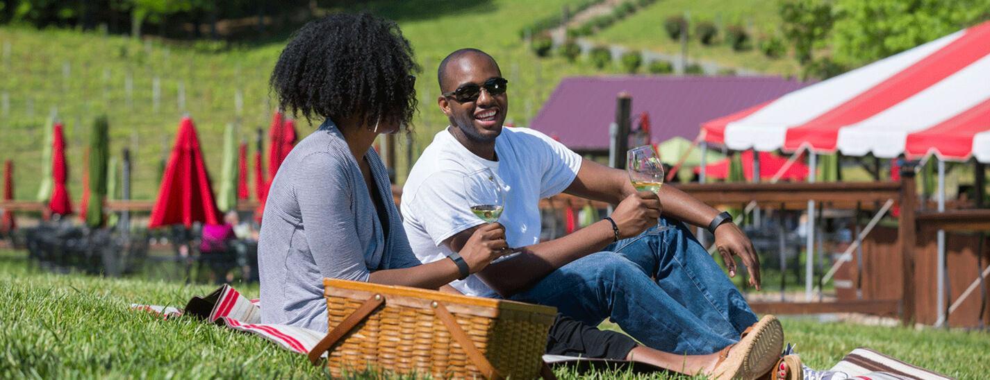 couple drinking wine