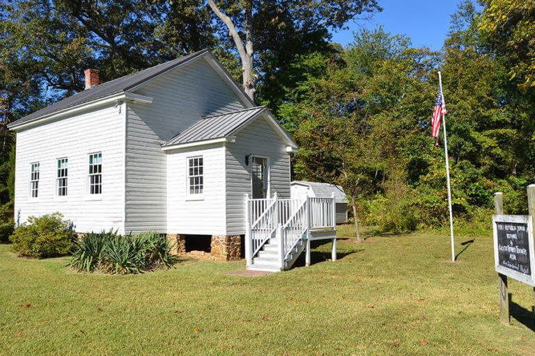 one room schoolhouse crop 1 1 768x512